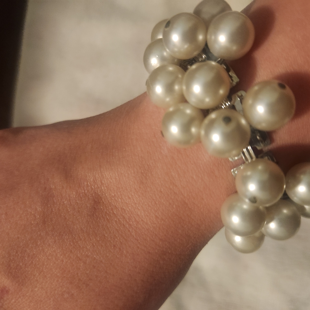 Elegant Pearl Bracelet